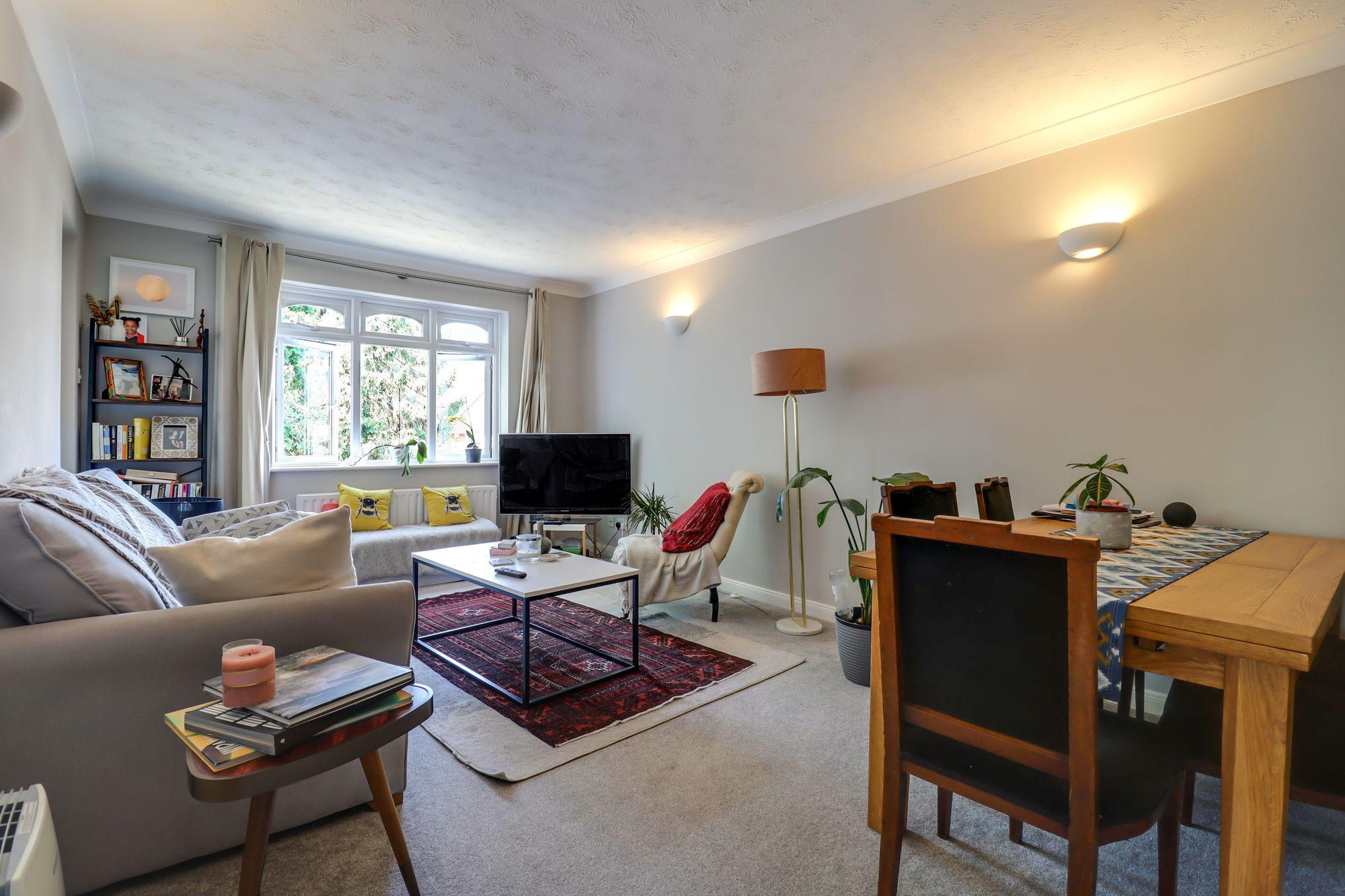 Flat The Willows in Elmbridge