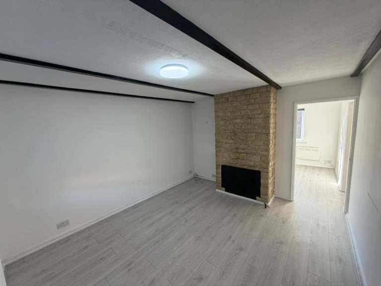 Flat Maddocks Close in Greater London