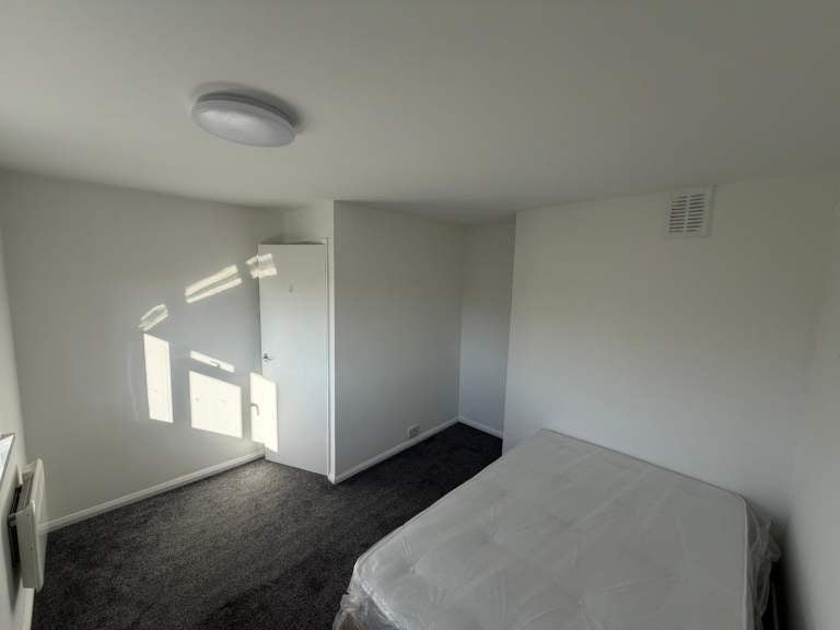 Flat Maddocks Close in Greater London