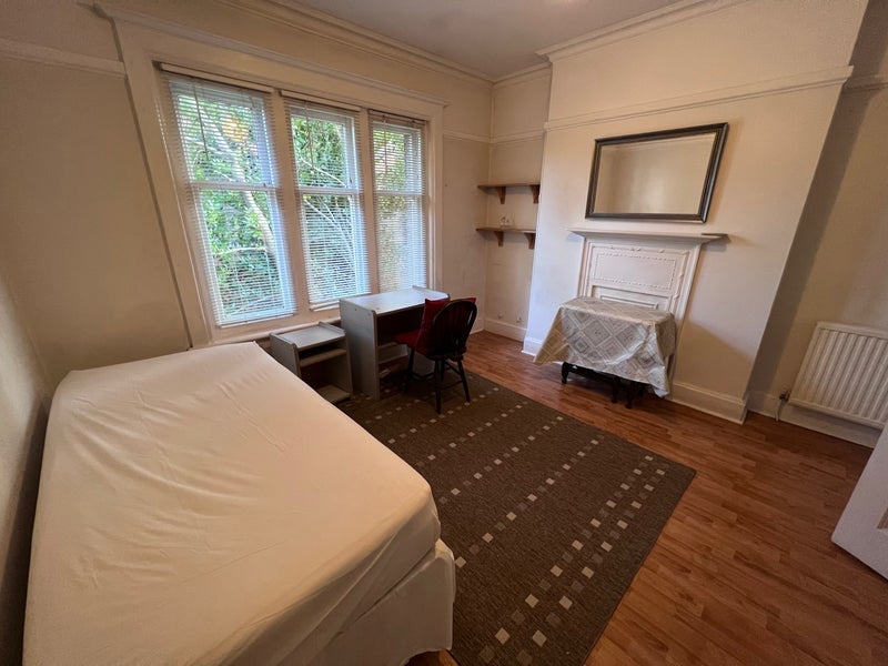 Room Milton Road in Bournemouth