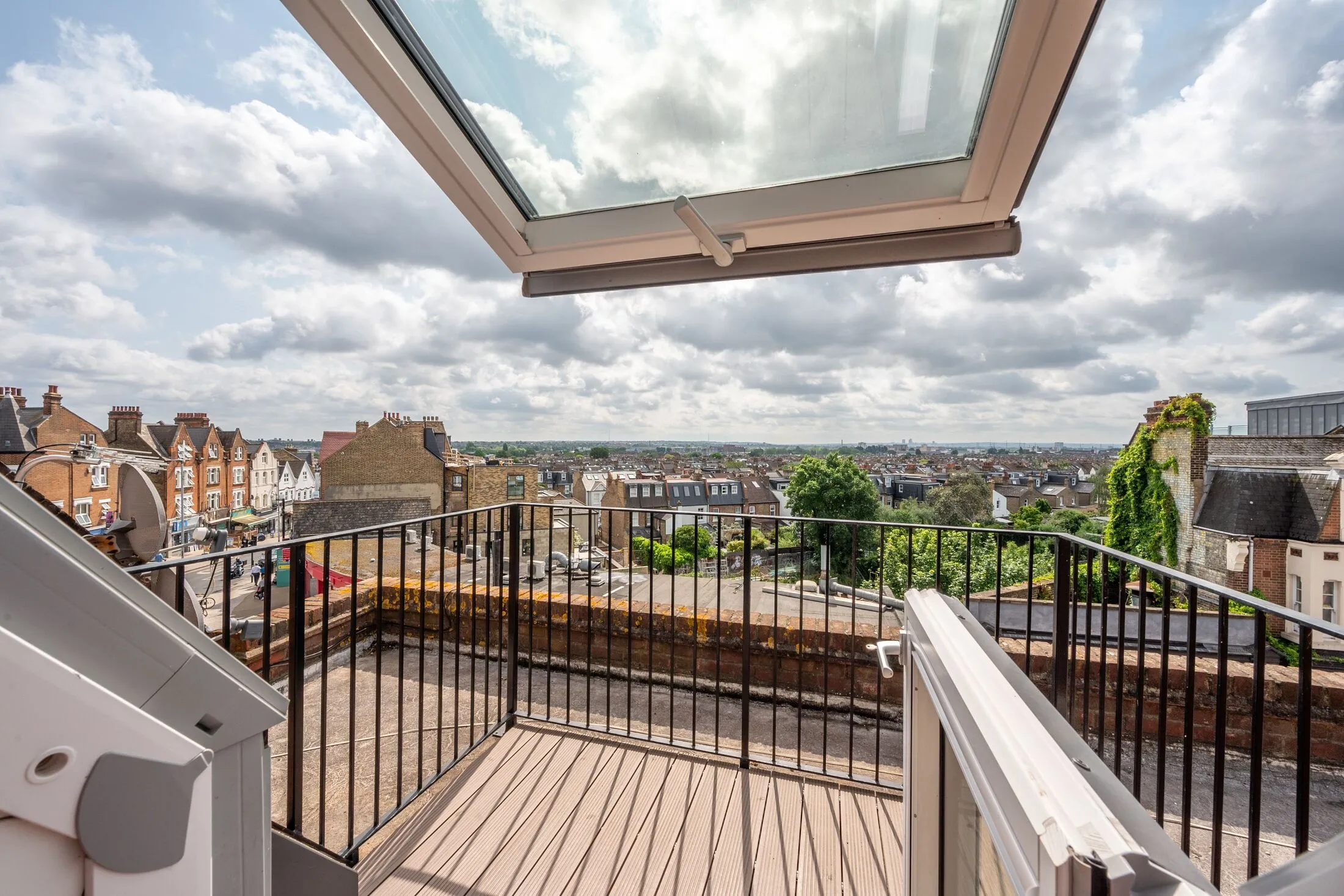 Flat Wimbledon Park Road in Greater London