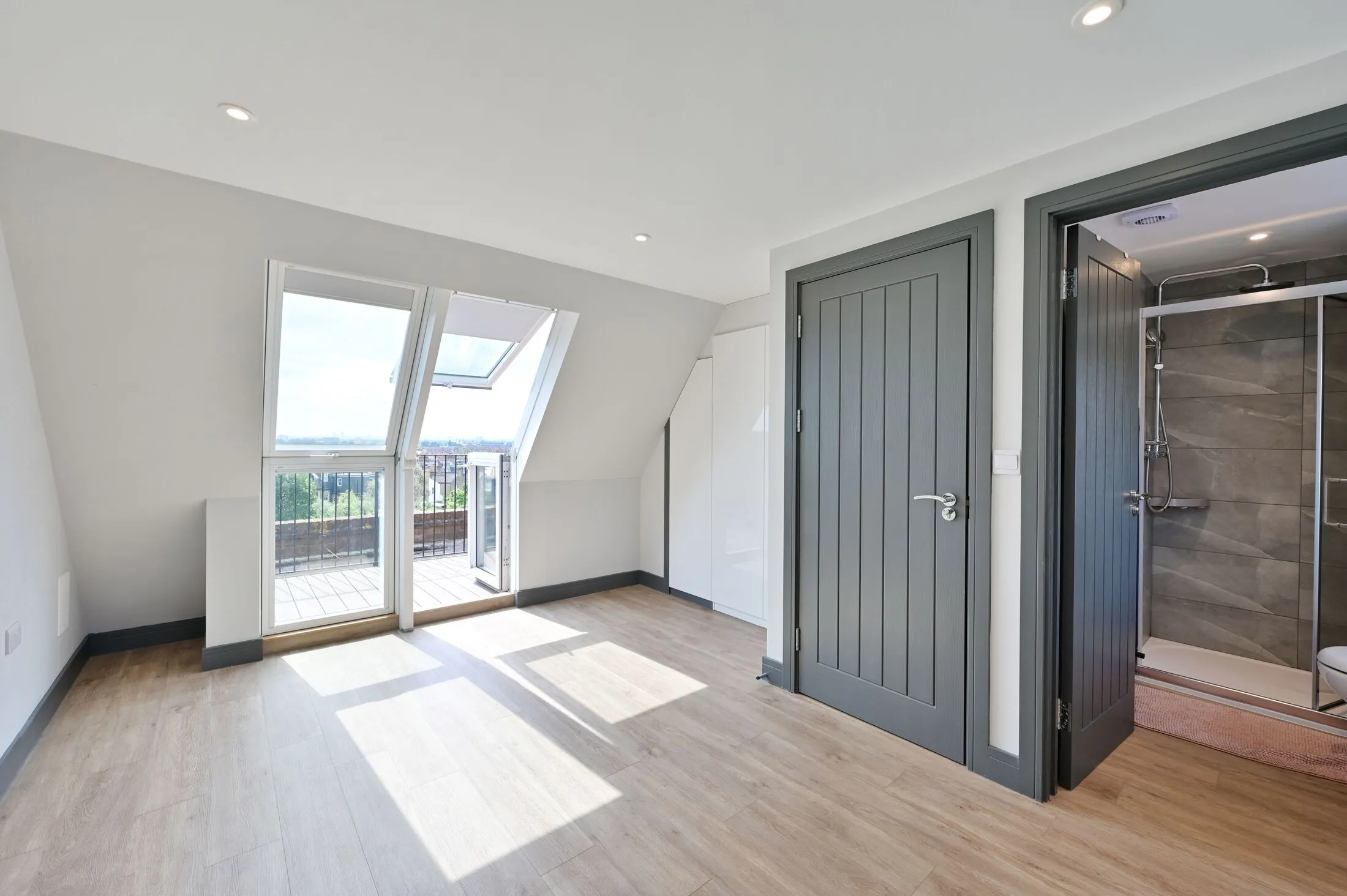 Flat Wimbledon Park Road in Greater London