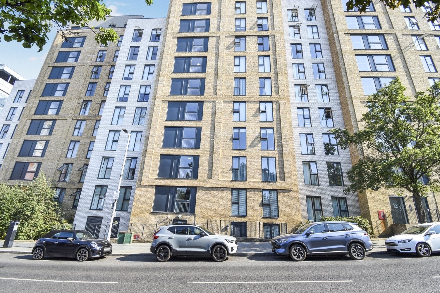 Flat Wellington Street in Greater London