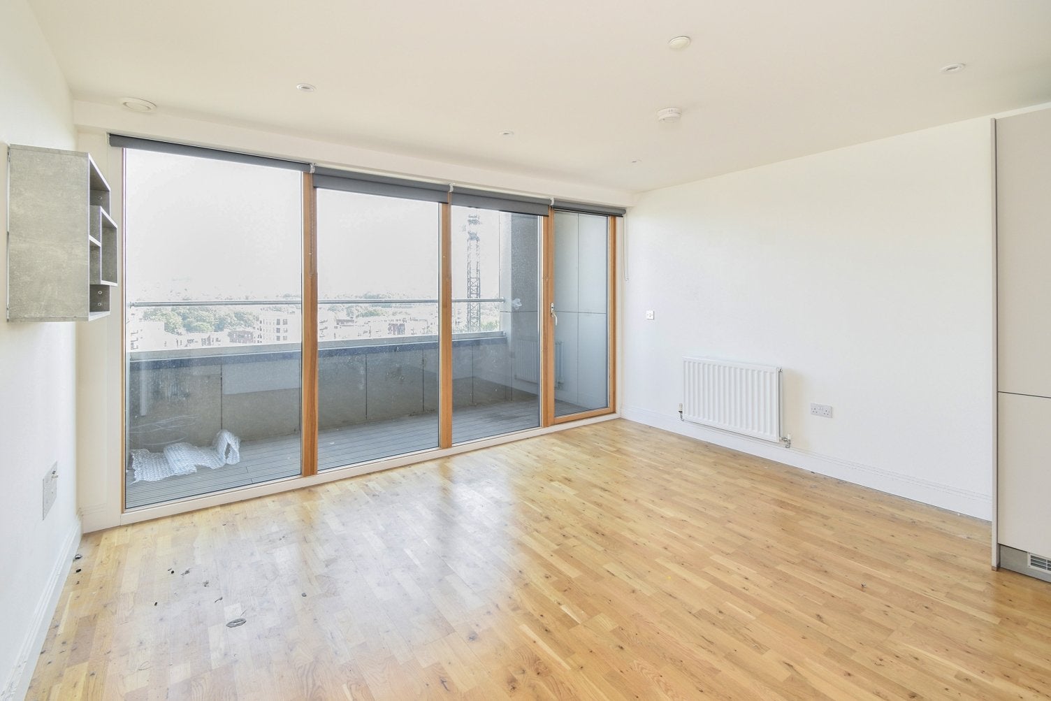 Flat Wellington Street in Greater London