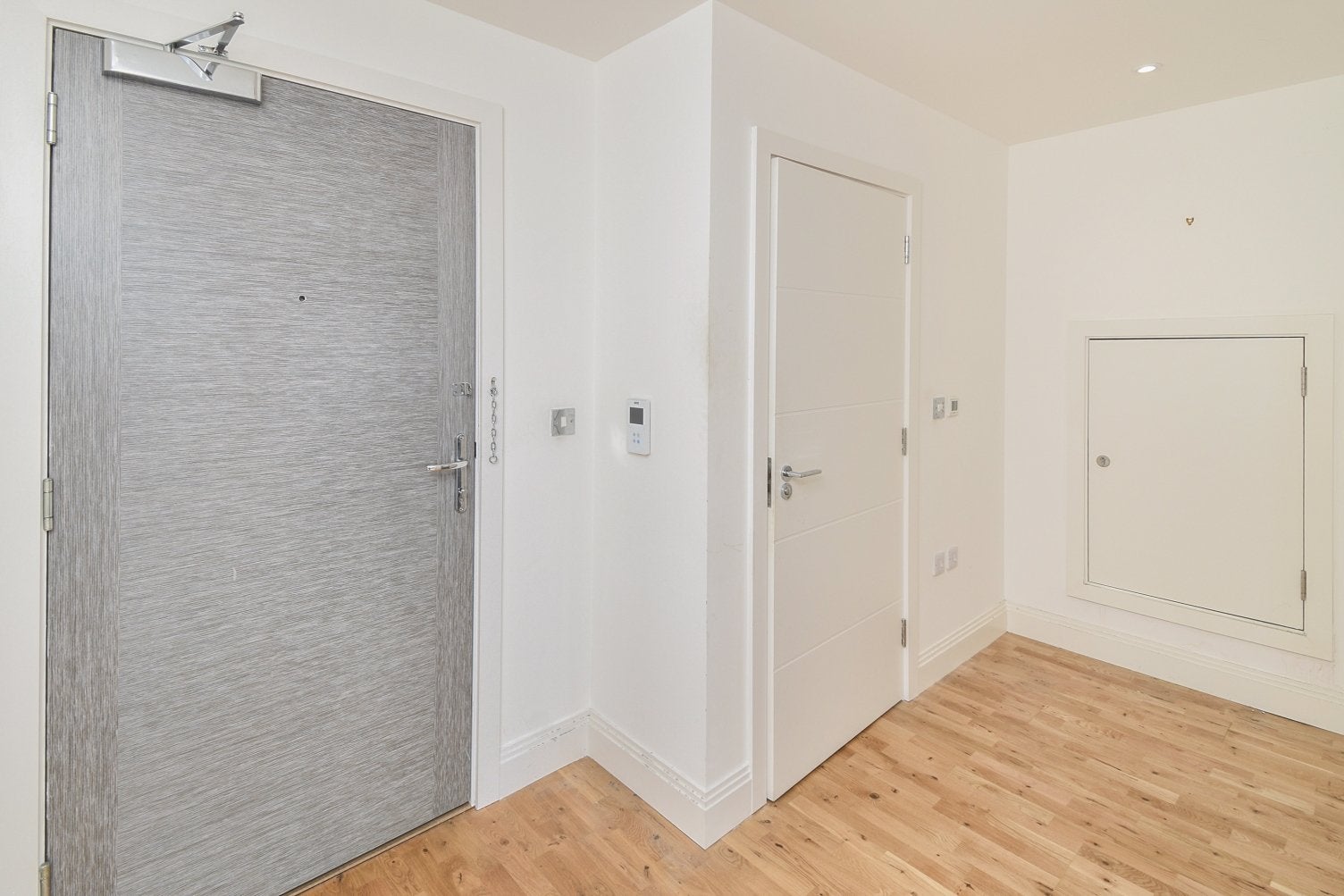Flat Wellington Street in Greater London