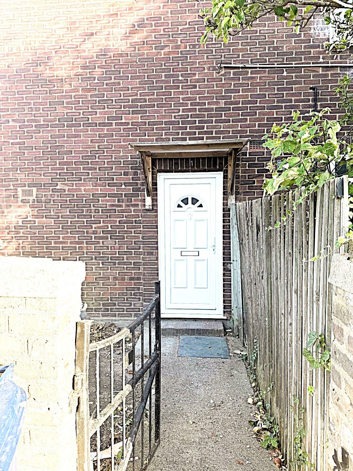 Flat Witley Gardens in Greater London