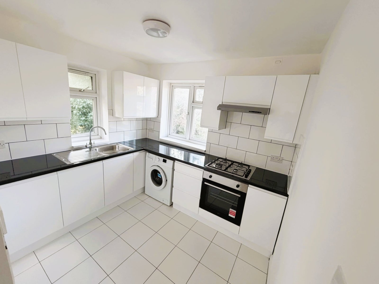 Flat Witley Gardens in Greater London