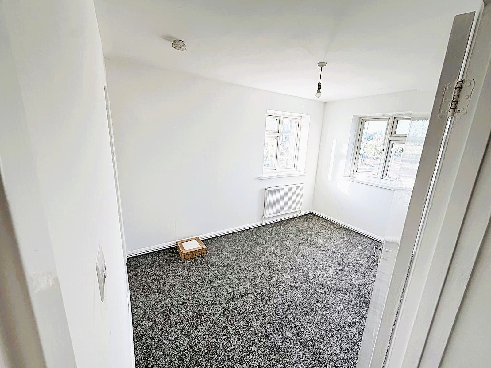 Flat Witley Gardens in Greater London