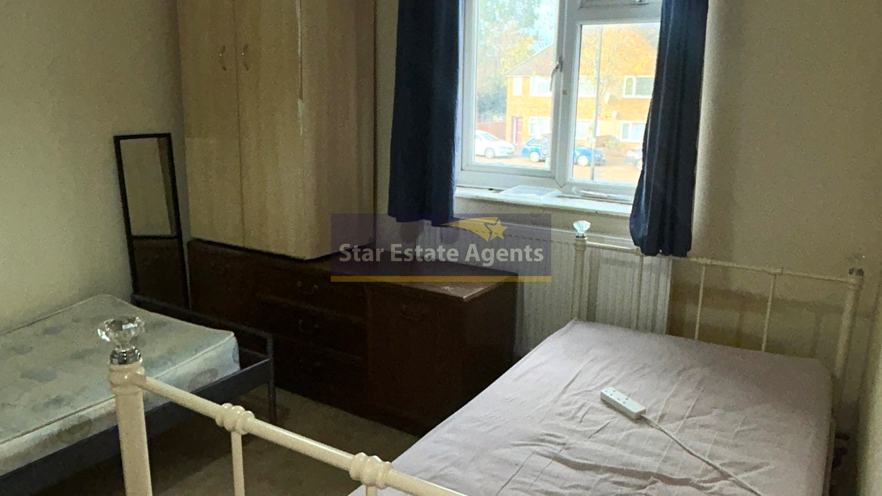 Flat Greenford Road in Greater London