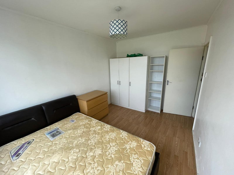 Room Spring Walk in Greater London
