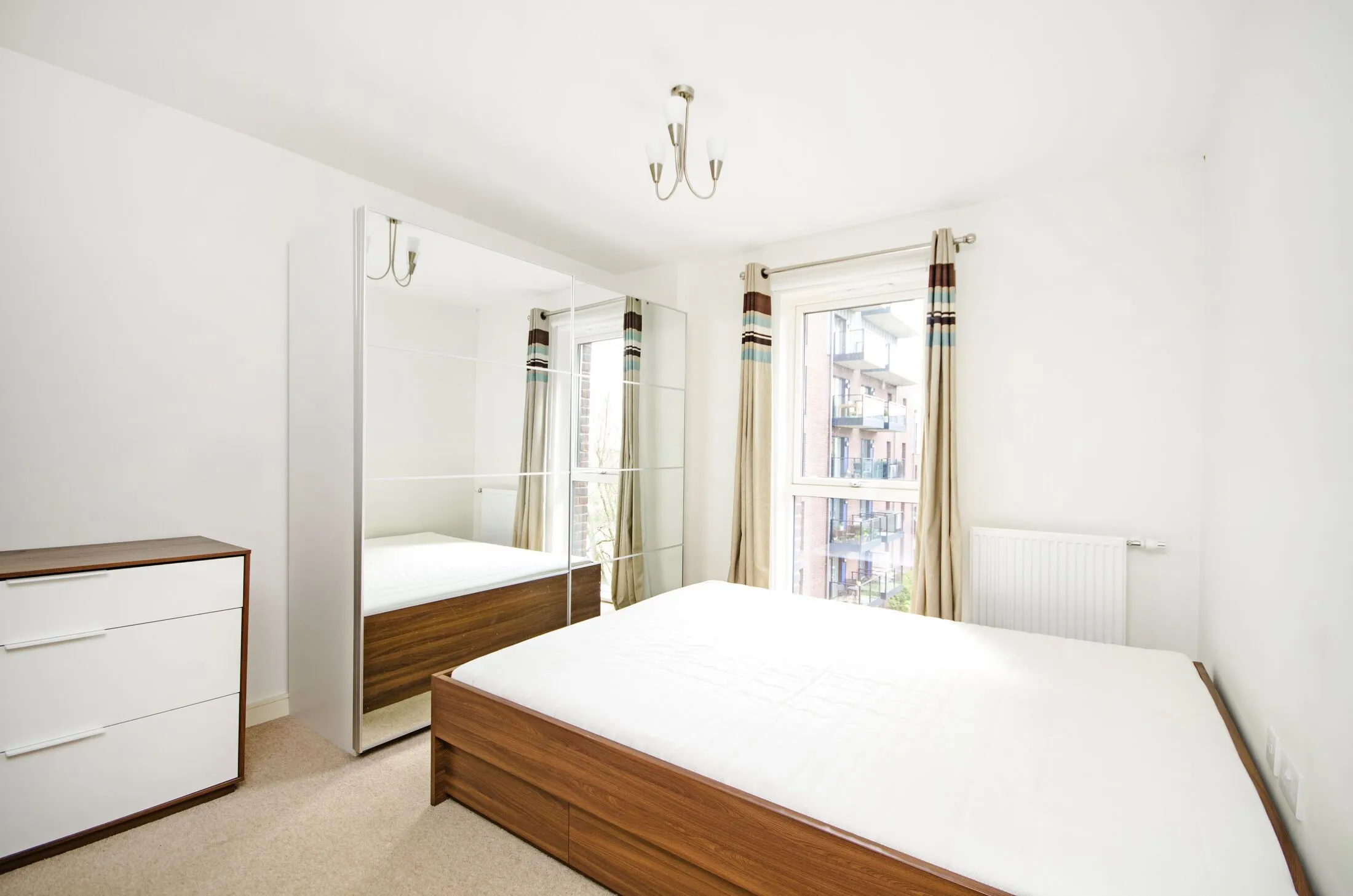 Flat Shearwater Drive in Greater London