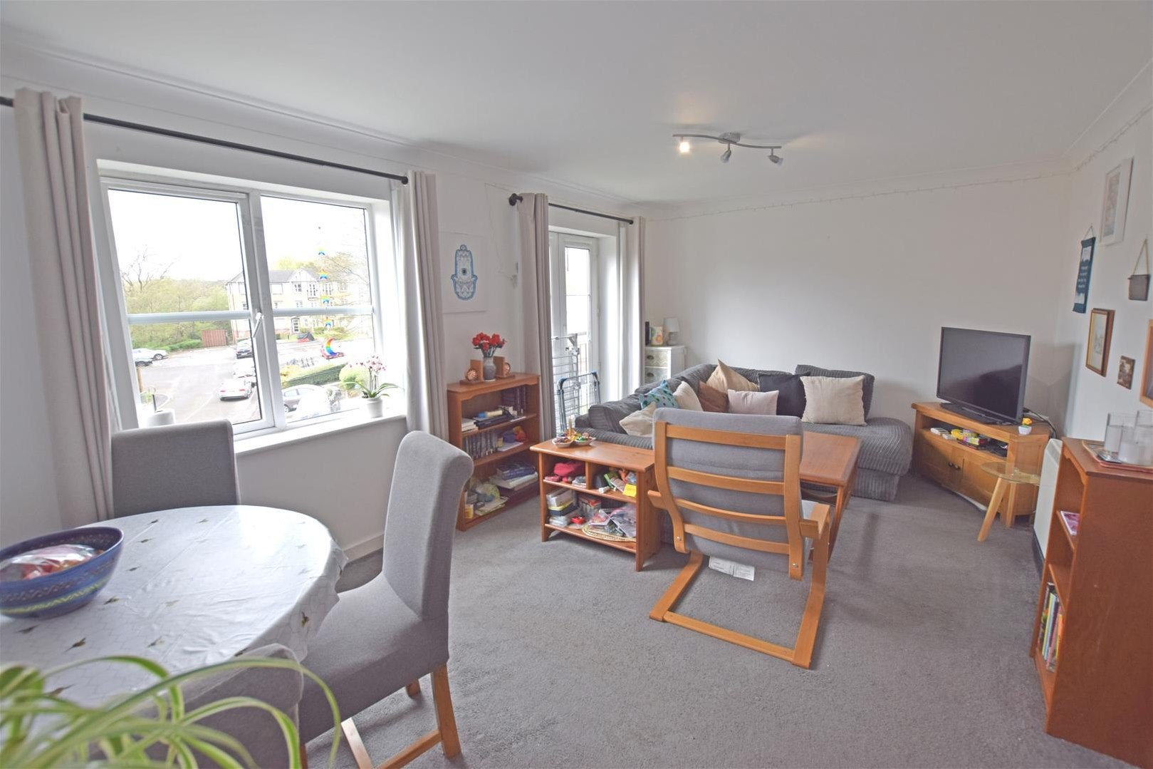Flat Heol Llinos in Cardiff