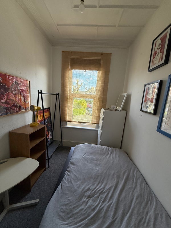 Room Newport Road in Greater London