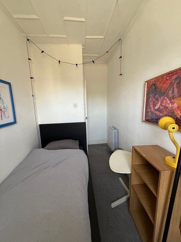Room Newport Road in Greater London