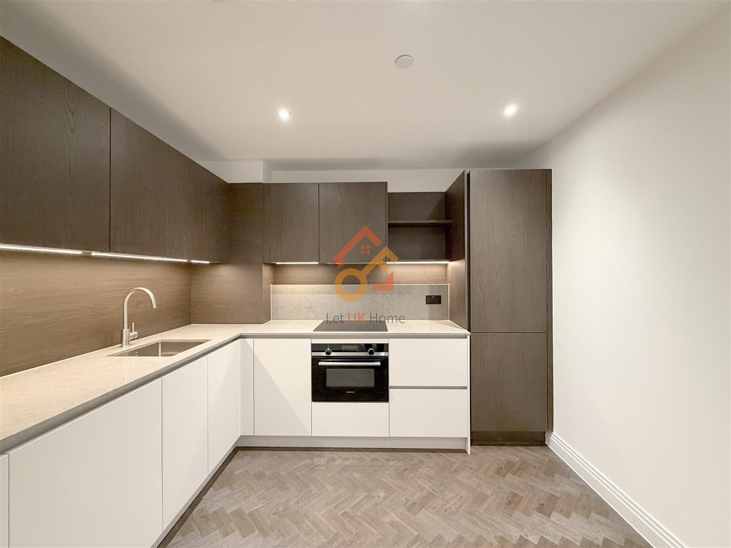 Flat Eden Place in Oxted