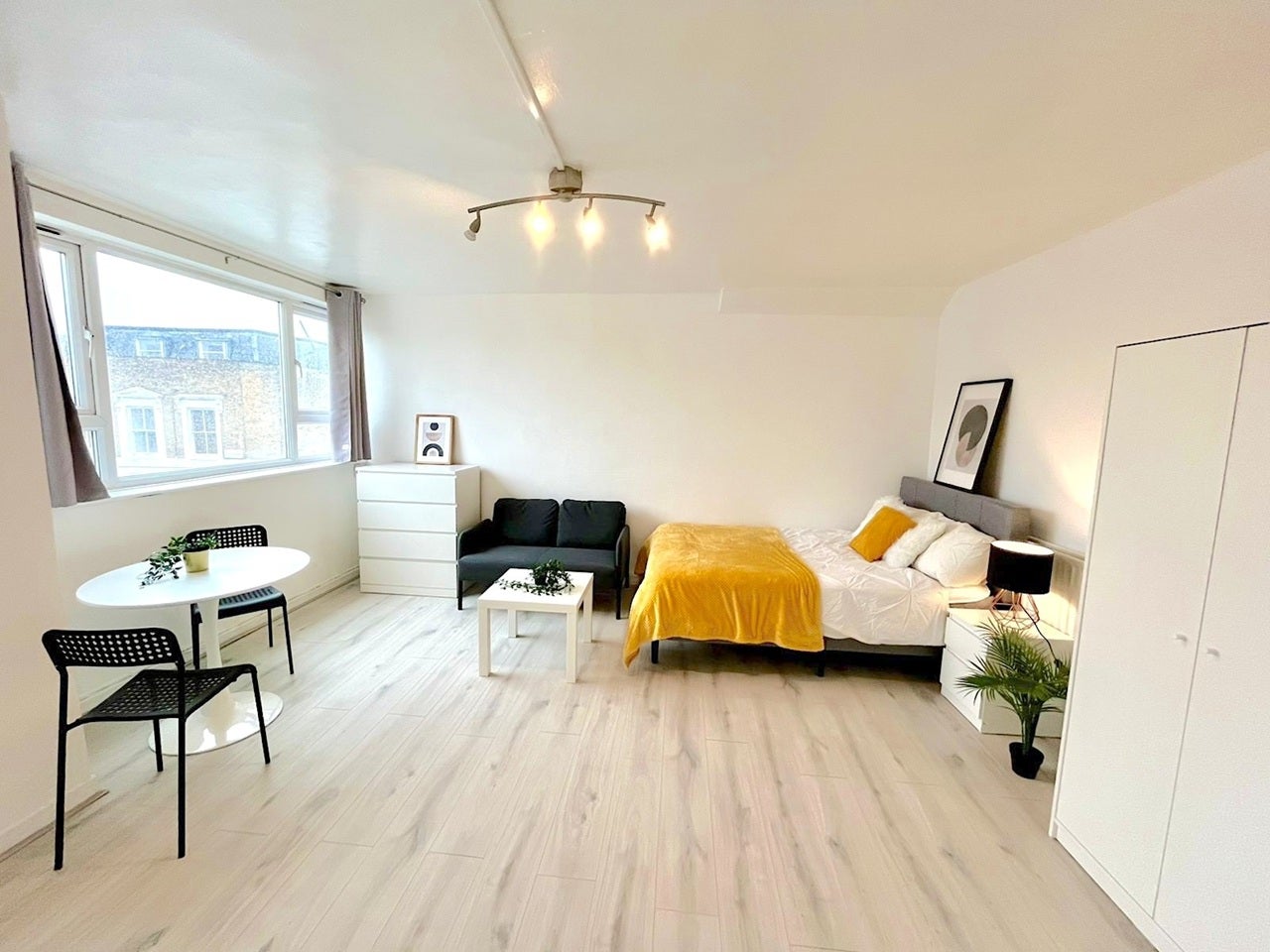 Room Morland Estate in Greater London