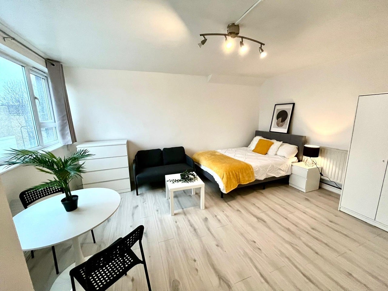 Room Morland Estate in Greater London