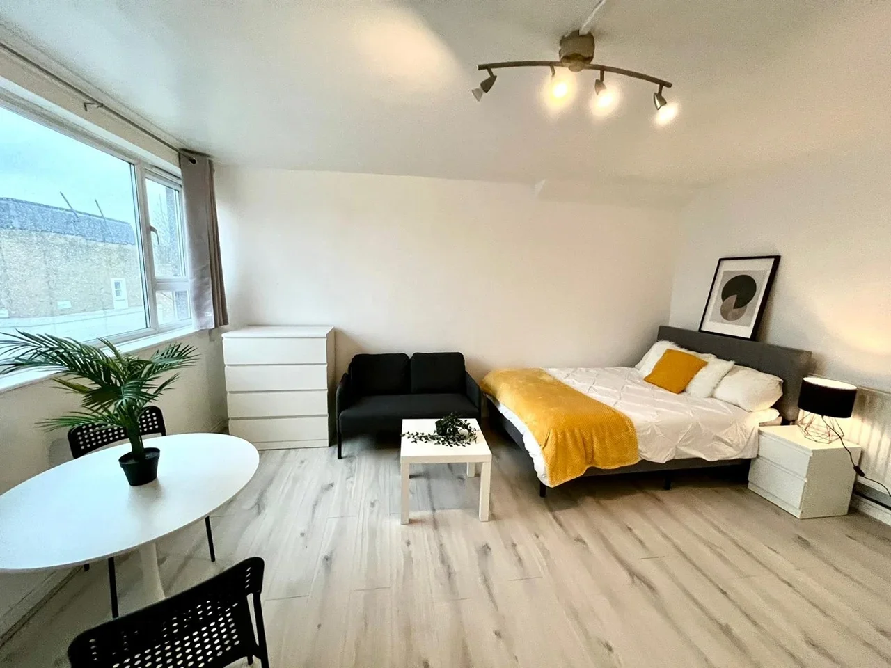 Room Morland Estate in Greater London