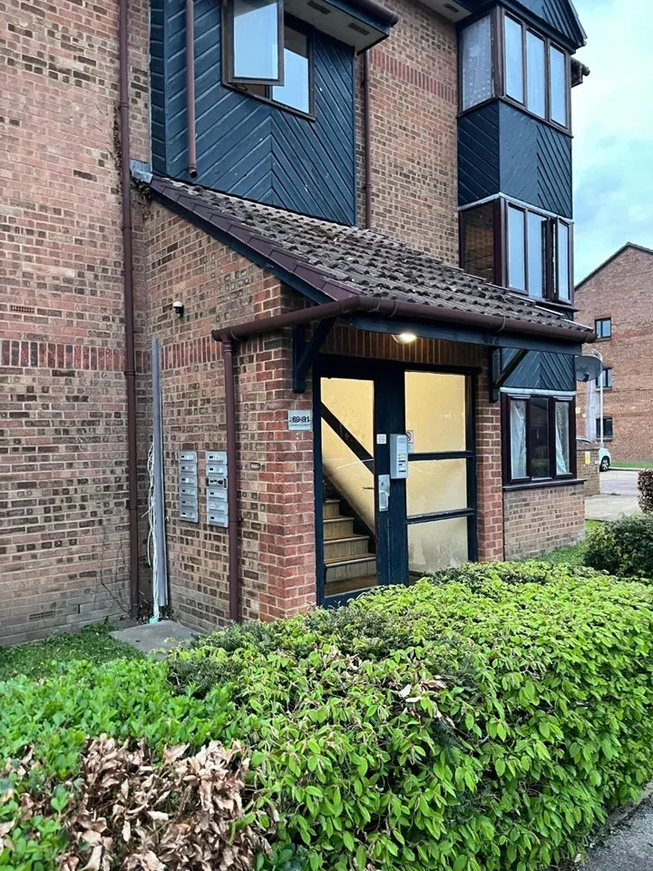 Flat Hawthorne Crescent in Greater London