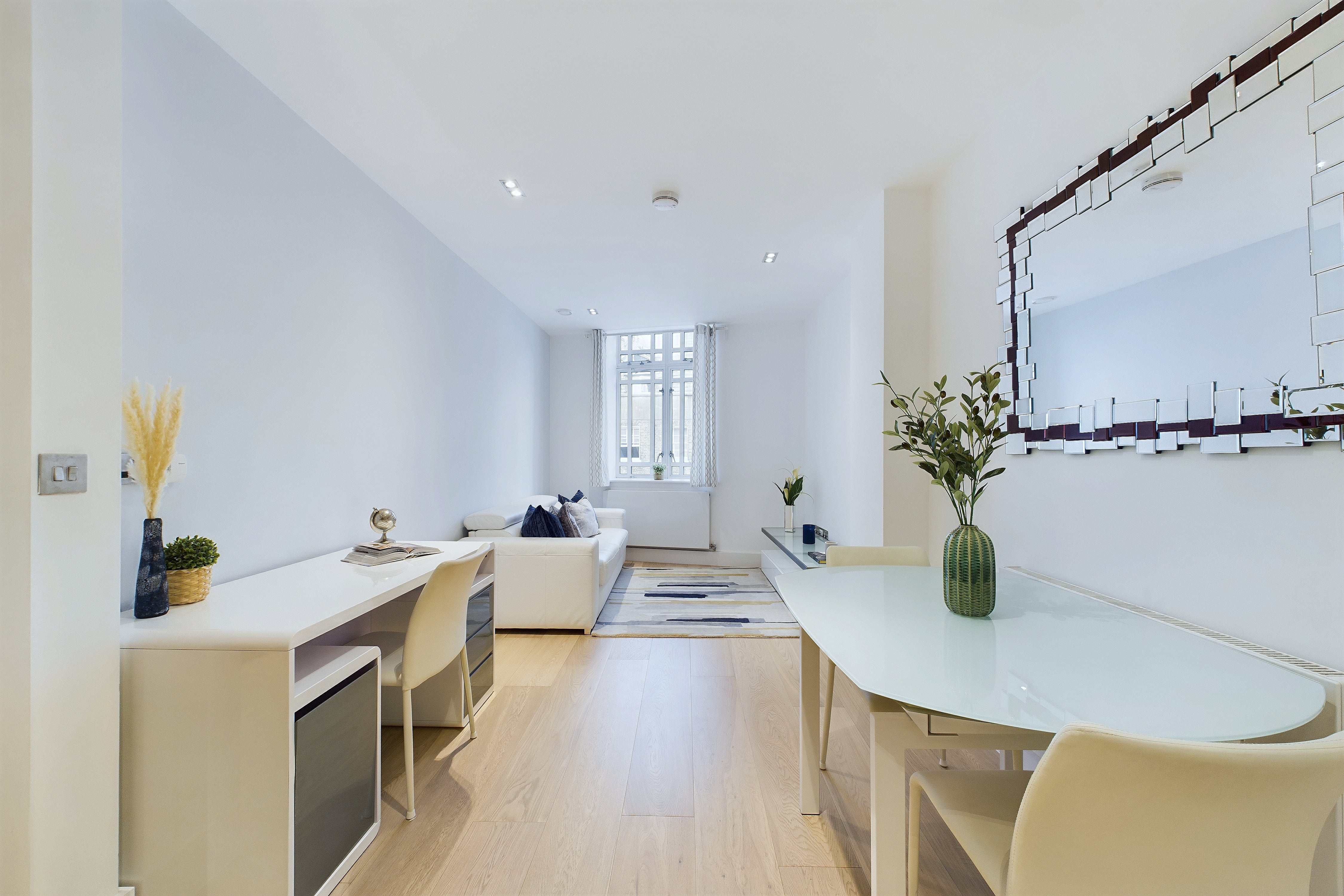Flat Warren Street in Greater London