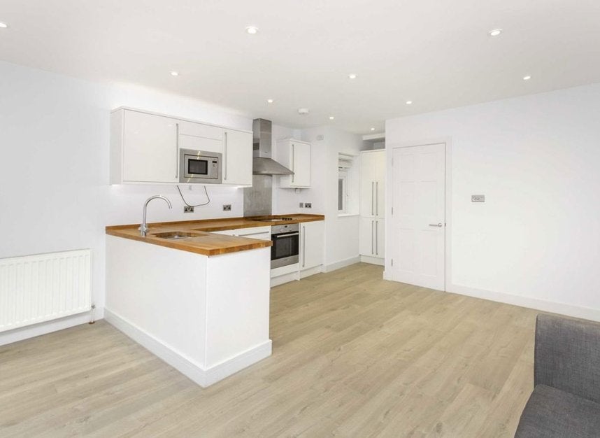 Flat Watercress Place in Greater London