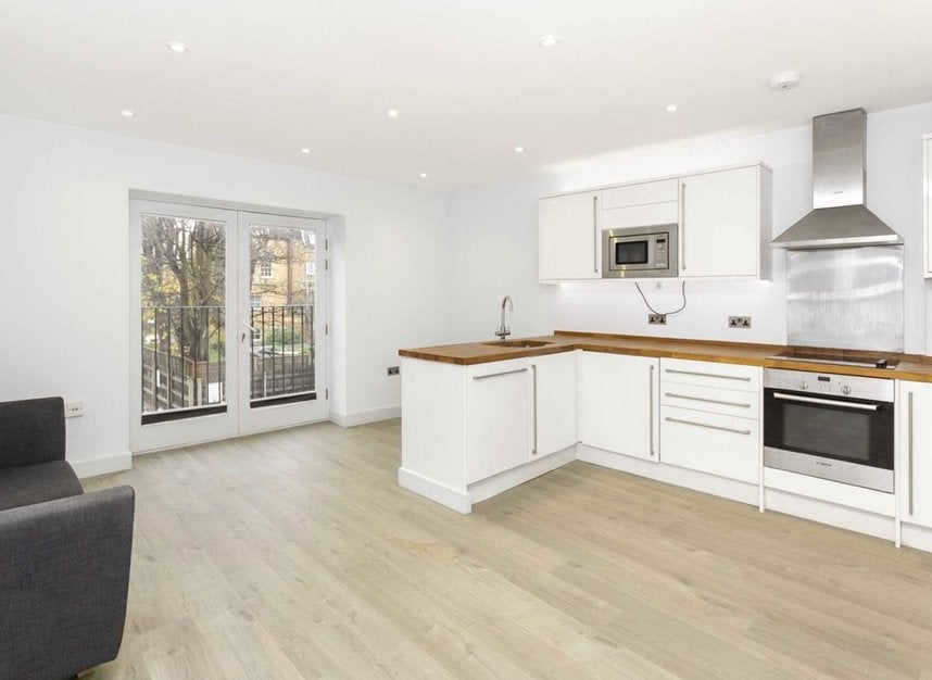 Flat Watercress Place in Greater London