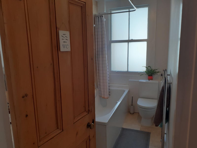 Room Fulham Road in Greater London