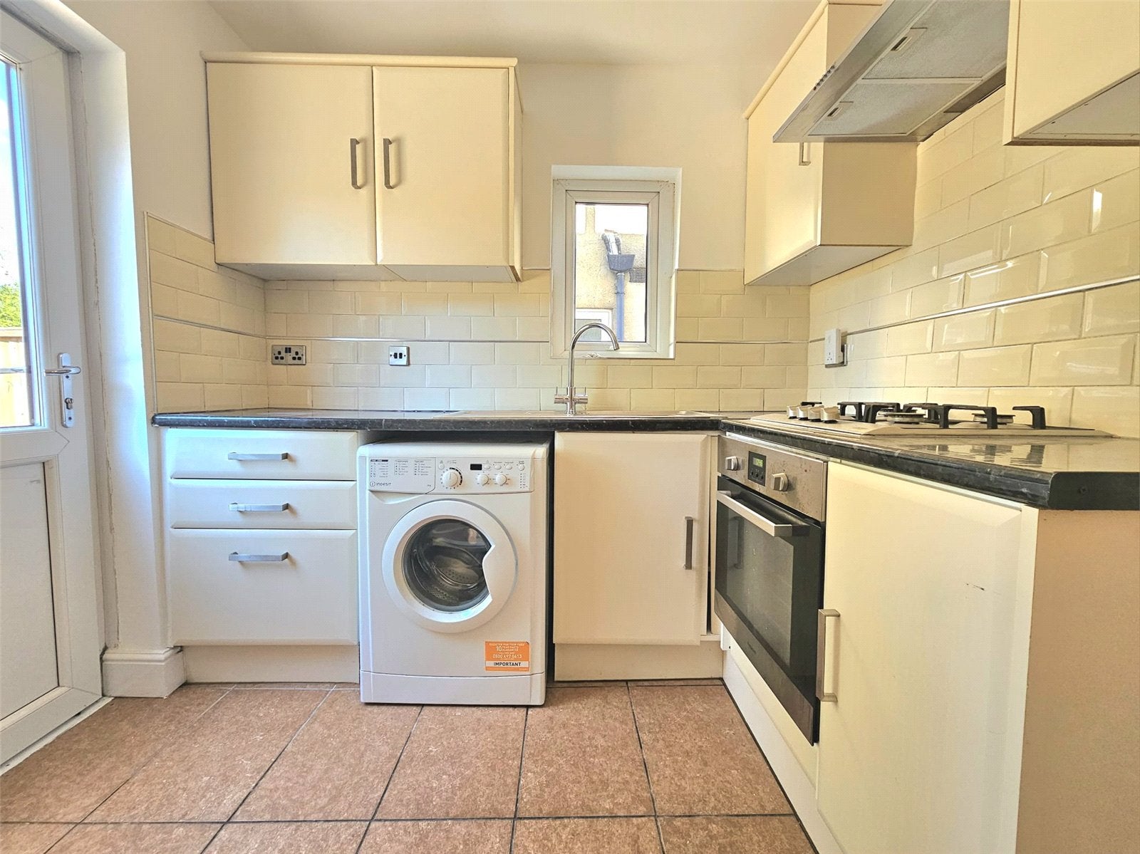 Flat Granton Avenue in Greater London