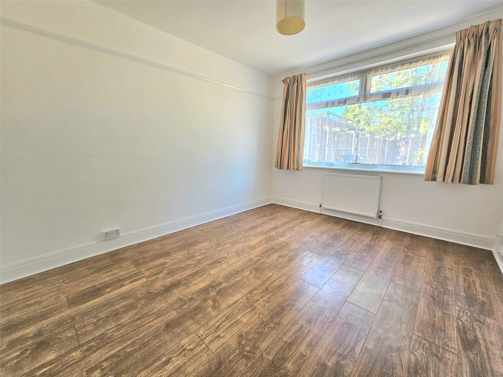 Flat Granton Avenue in Greater London