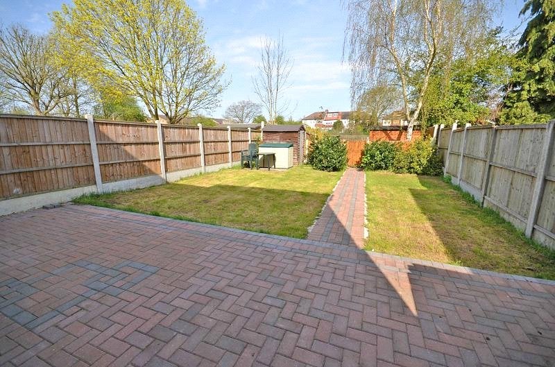 Flat Granton Avenue in Greater London