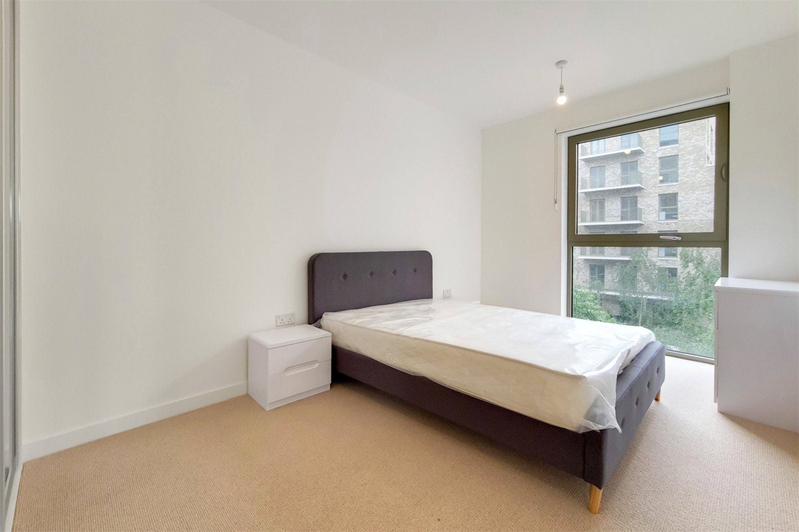 Flat Atlantis Avenue in Greater London
