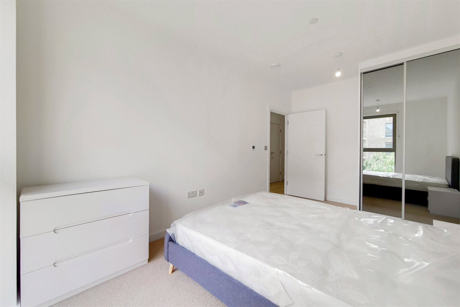 Flat Atlantis Avenue in Greater London