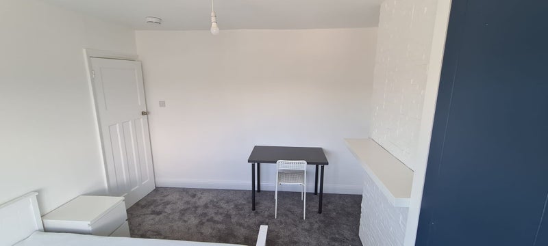 Room Cleveley Crescent in Greater London