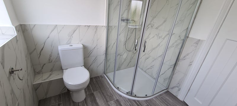 Room Cleveley Crescent in Greater London