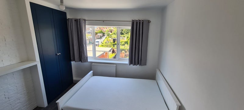 Room Cleveley Crescent in Greater London