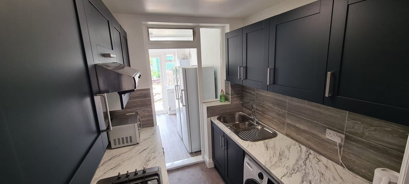 Room Cleveley Crescent in Greater London