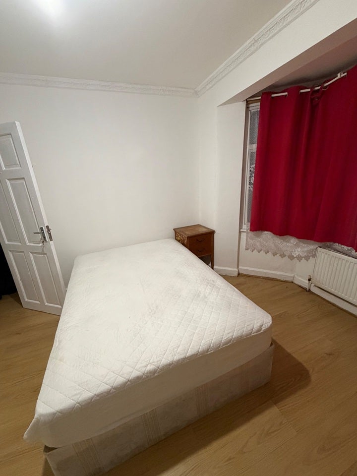 Room Vincent Road in Greater London