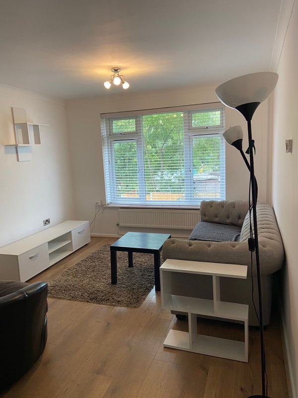 Flat Southwold Close in Manchester