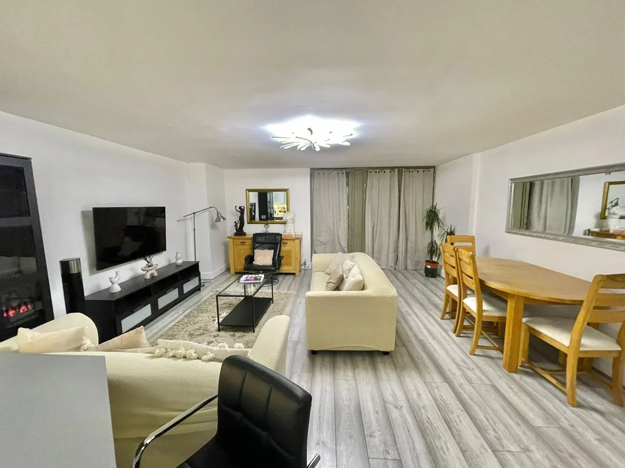 Flat Kensington Gardens Square in City of Westminster