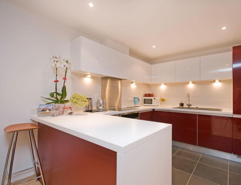 Flat Martyr Road in Guildford