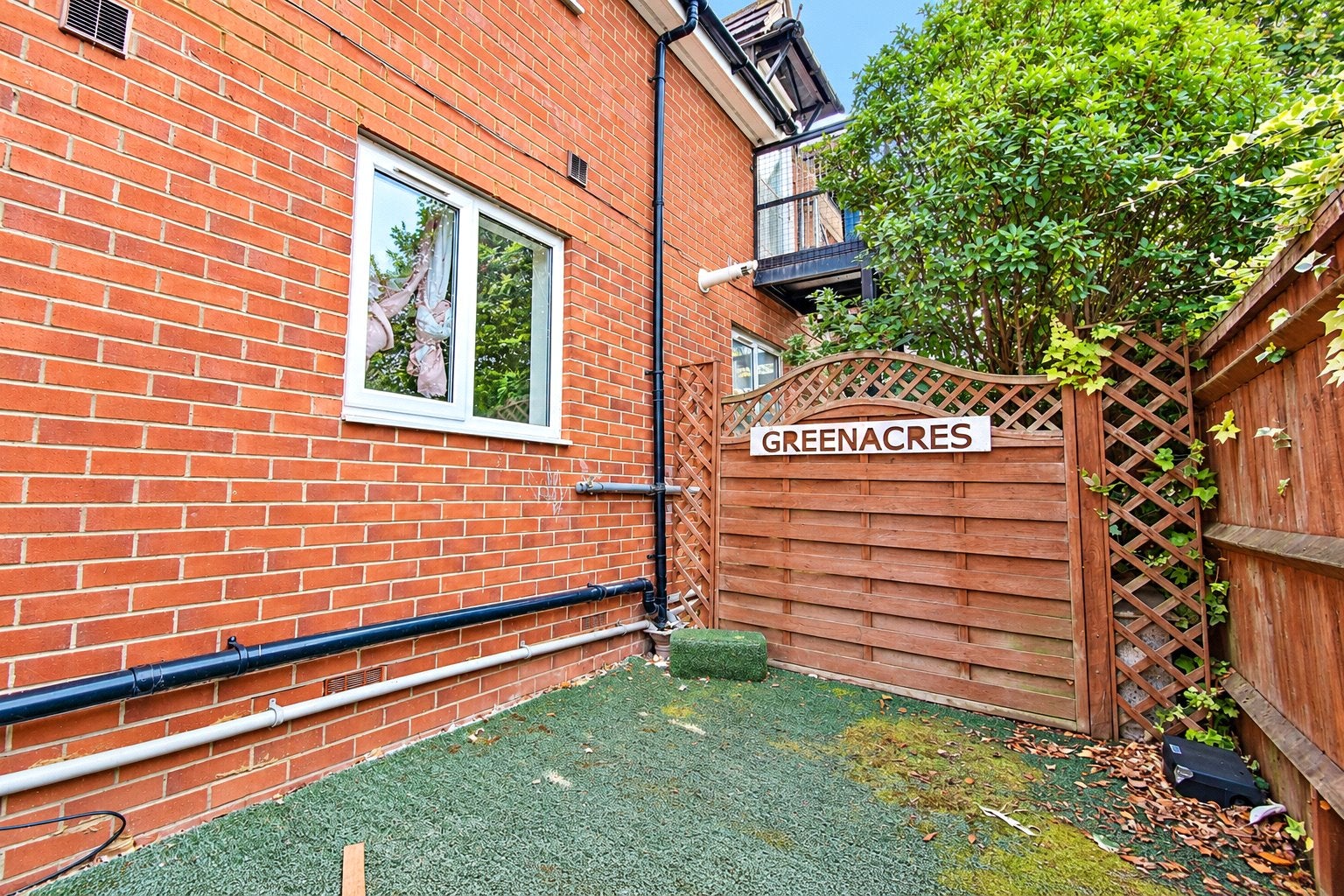 Flat Old Bracknell Lane West in Bracknell