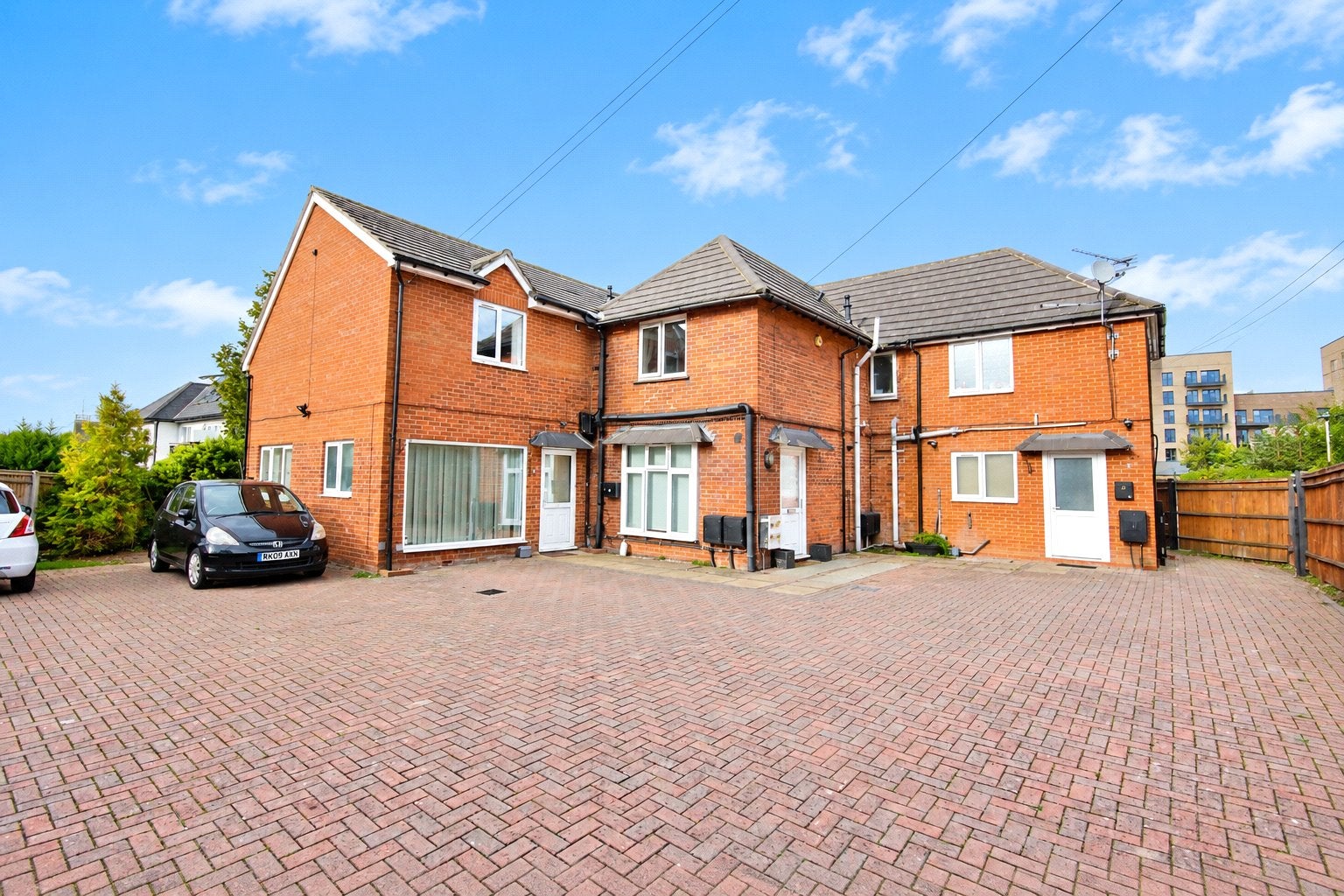 Flat Old Bracknell Lane West in Bracknell