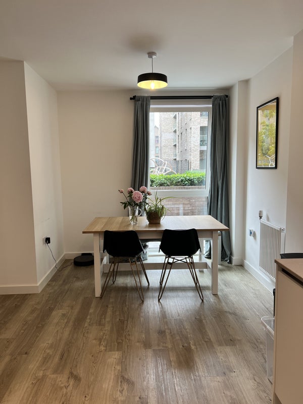 Room Shipbuilding Way in Greater London