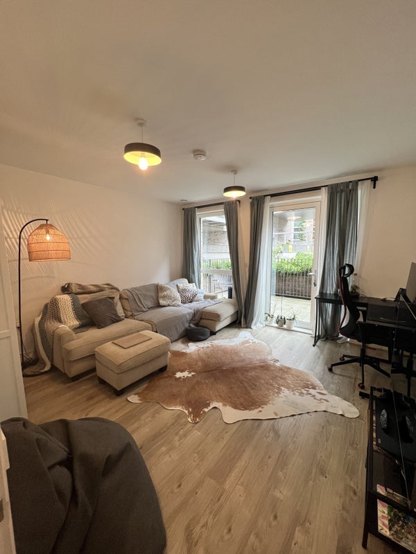 Room Shipbuilding Way in Greater London