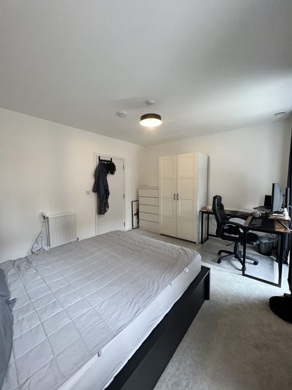 Room Shipbuilding Way in Greater London