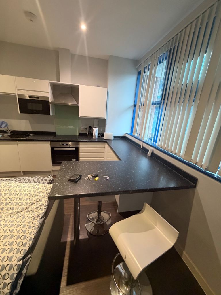 Flat Bath Road in Greater London