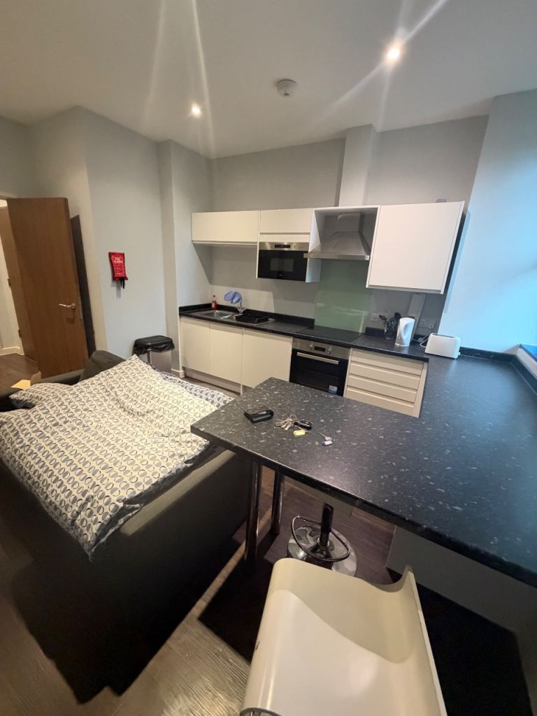 Flat Bath Road in Greater London