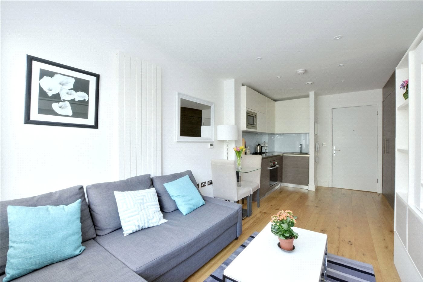 Flat Molesworth Street in Greater London