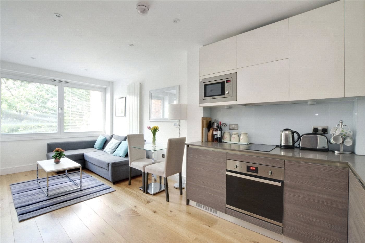 Flat Molesworth Street in Greater London