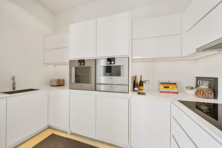 Flat Eaton Place in City of Westminster